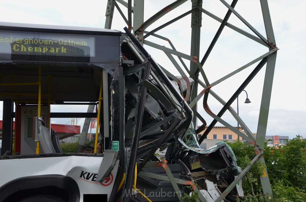 Schwerer Bus Unfall Koeln Porz Gremberghoven Neuenhofstr P382.JPG - Miklos Laubert